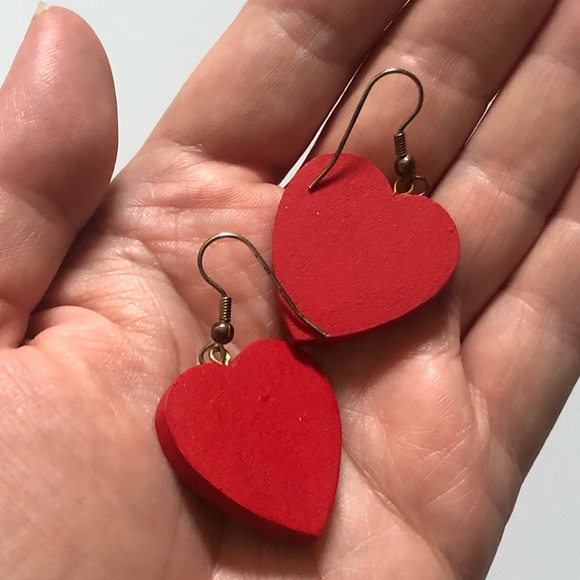 Vintage Wisconsin Badgers fan heart dangle earrings handmade UW - Picture 5 of 7